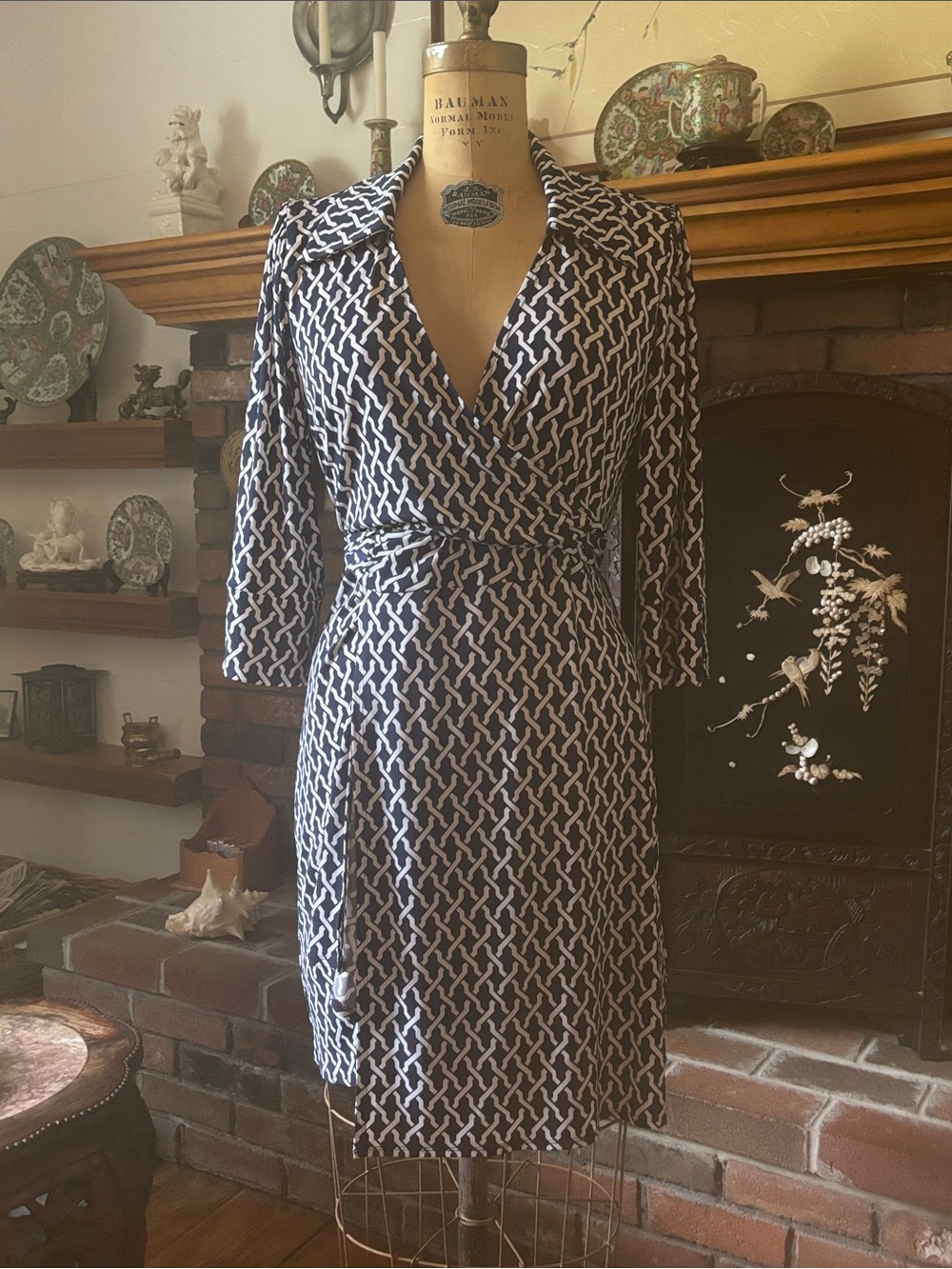 Laundry By Shelli Segal Navy and White Geometric Wrap Dress